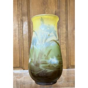 émile Gallé - Water Lily Vase In Multi-layered Glass. Art Nouveau Period