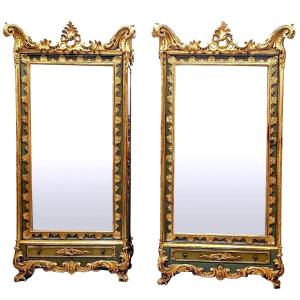 Pair Of Golden Lacquered Turinese Cabinets From The Beginning Of The Nineteenth Century.
