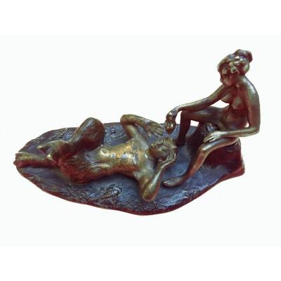 Curiosa Bronze Patina Medal In The Wild And Young Woman
