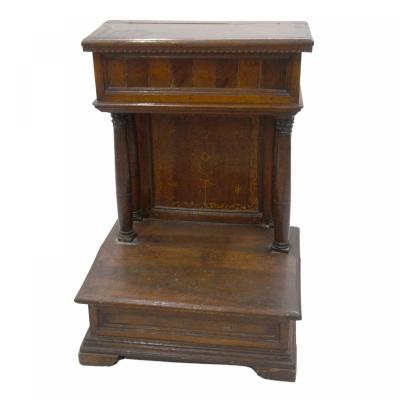 Prie-dieu Or Oratory In Walnut From The XVIth Century