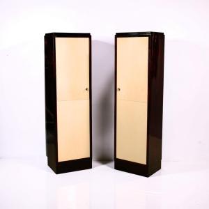 Paire De Cabinets Art Déco En ébène De Macassar Et Portes Gainées De Parchemin.  