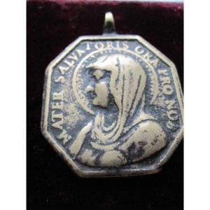Religious Medal: Virgin Mary And San Francisco De Asis. Bronze Octagonal Shape 17th