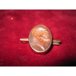 Classical Style Carnelian Sculpture, Warrior's Head. Mounted In Gold As A Brooch. 19th Century