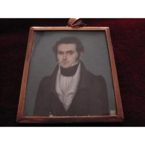 Portrait Of A Gentleman, Circa 1820. Low-carat Gold Frame. 6 X 5 Cm.