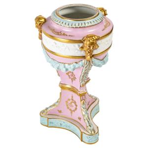 Porcelain Vase, Late Nineteenth Century