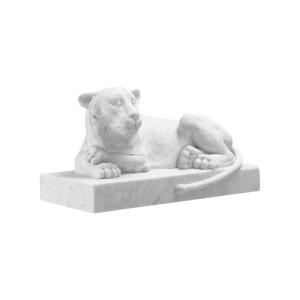 Sculpture Of A Reclining Lion In White Marble, In The Style Of Ancient Egypt, 20th Century.