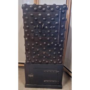 Studded Safe