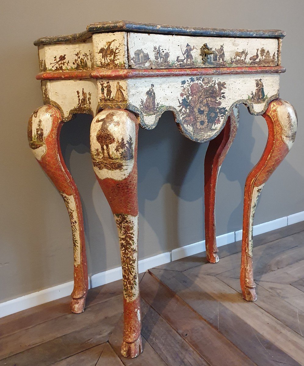 Tavolino laccato e decorato a arte povera Siciliano Luigi XV 