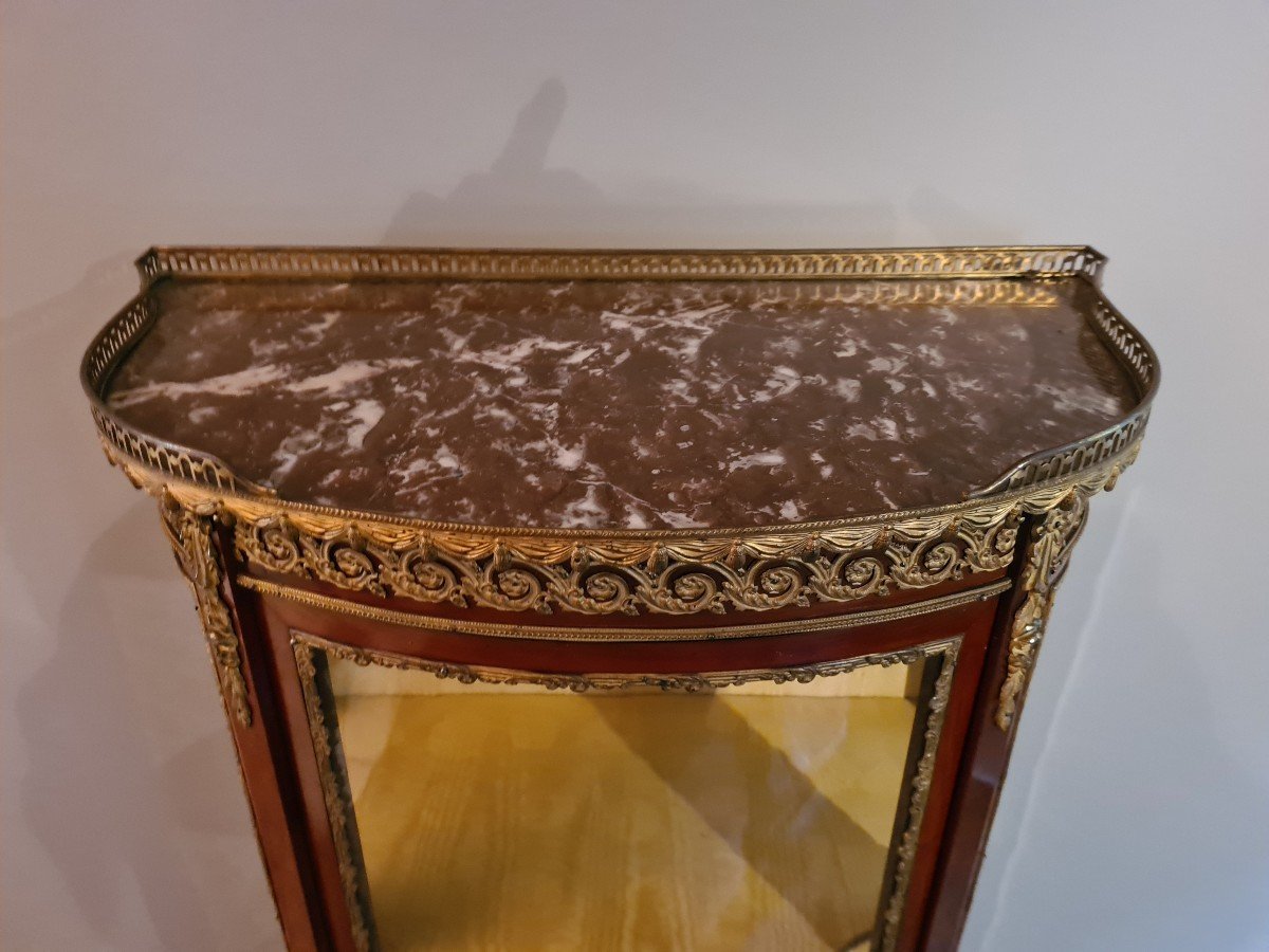 Vetrina Napoleone III con i bronzi dorati, vetri bombati.-photo-2