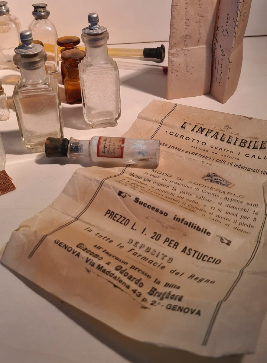 Una rara scatola da farmacia portatile in noce del XVIII secolo-photo-7