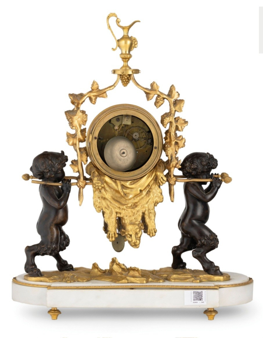 Orologio a pendolo d'appoggio in bronzo dorato e patinato, con satiri, Francia 1830 circa-photo-4