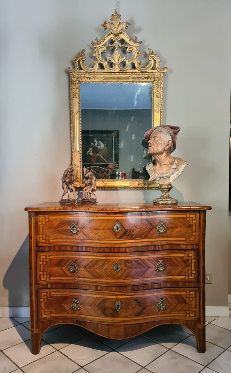 Cassettone Luigi XV intarsiato mosso Piemonte