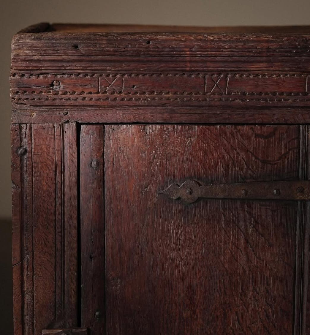 Credenza rustica a due ante in castagno XVIII secolo Valle d'Aosta-photo-2