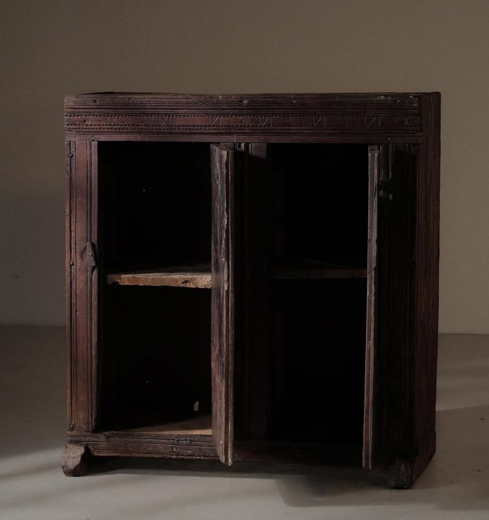 Credenza rustica a due ante in castagno XVIII secolo Valle d'Aosta-photo-3
