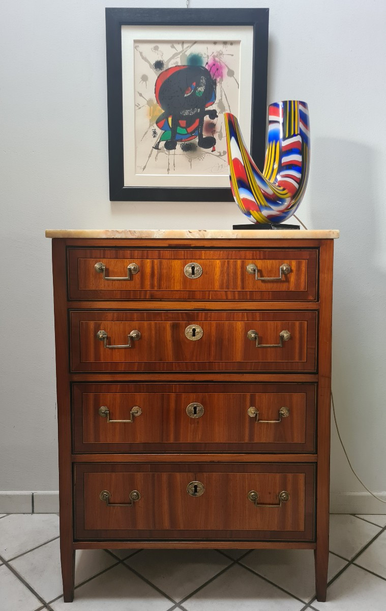 Piccolo cassettone Luigi XVI intarsiato Toscana