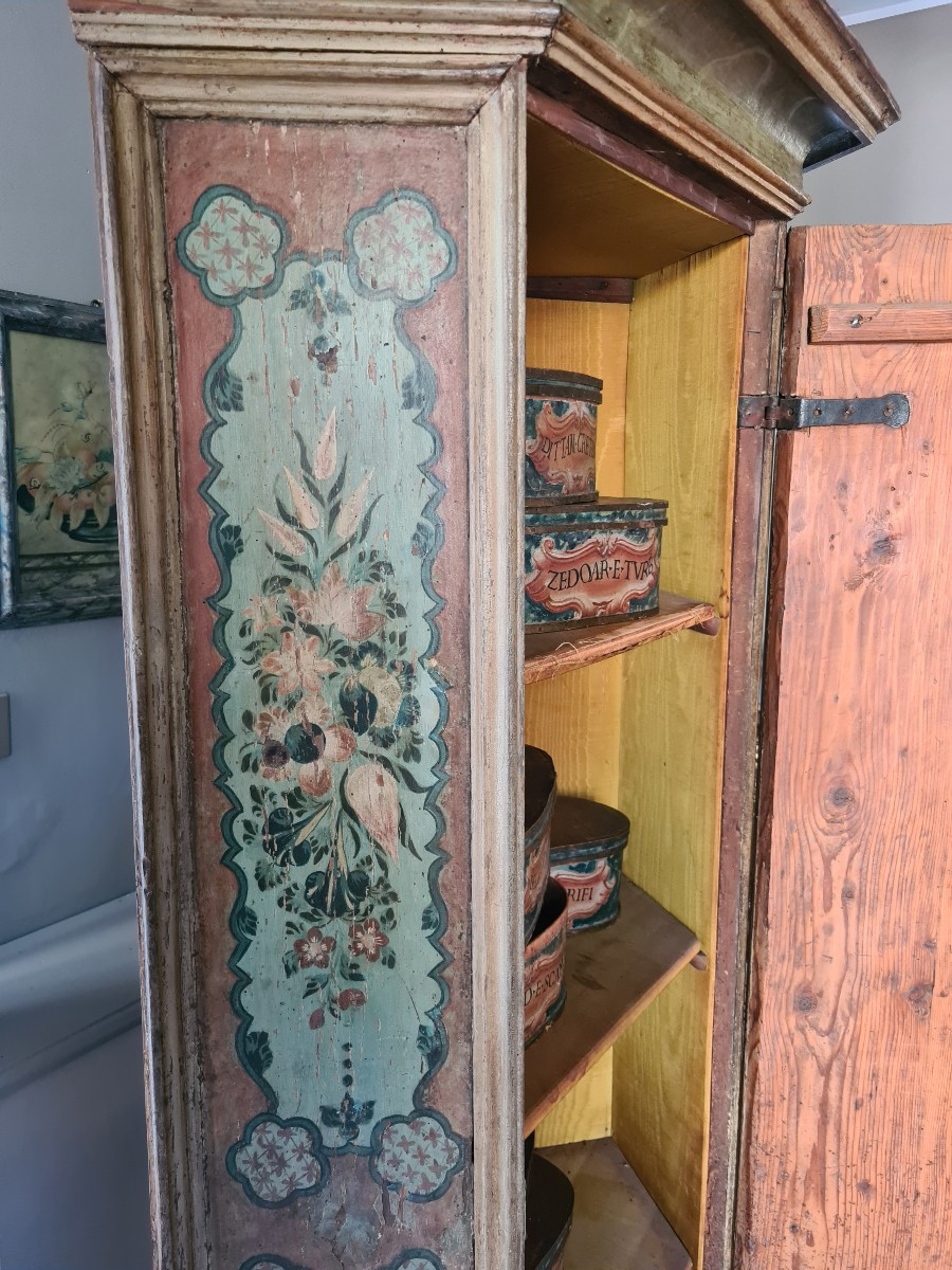 Cantonale in legno dipinto e laccato policromia originale XVIII secolo -photo-1