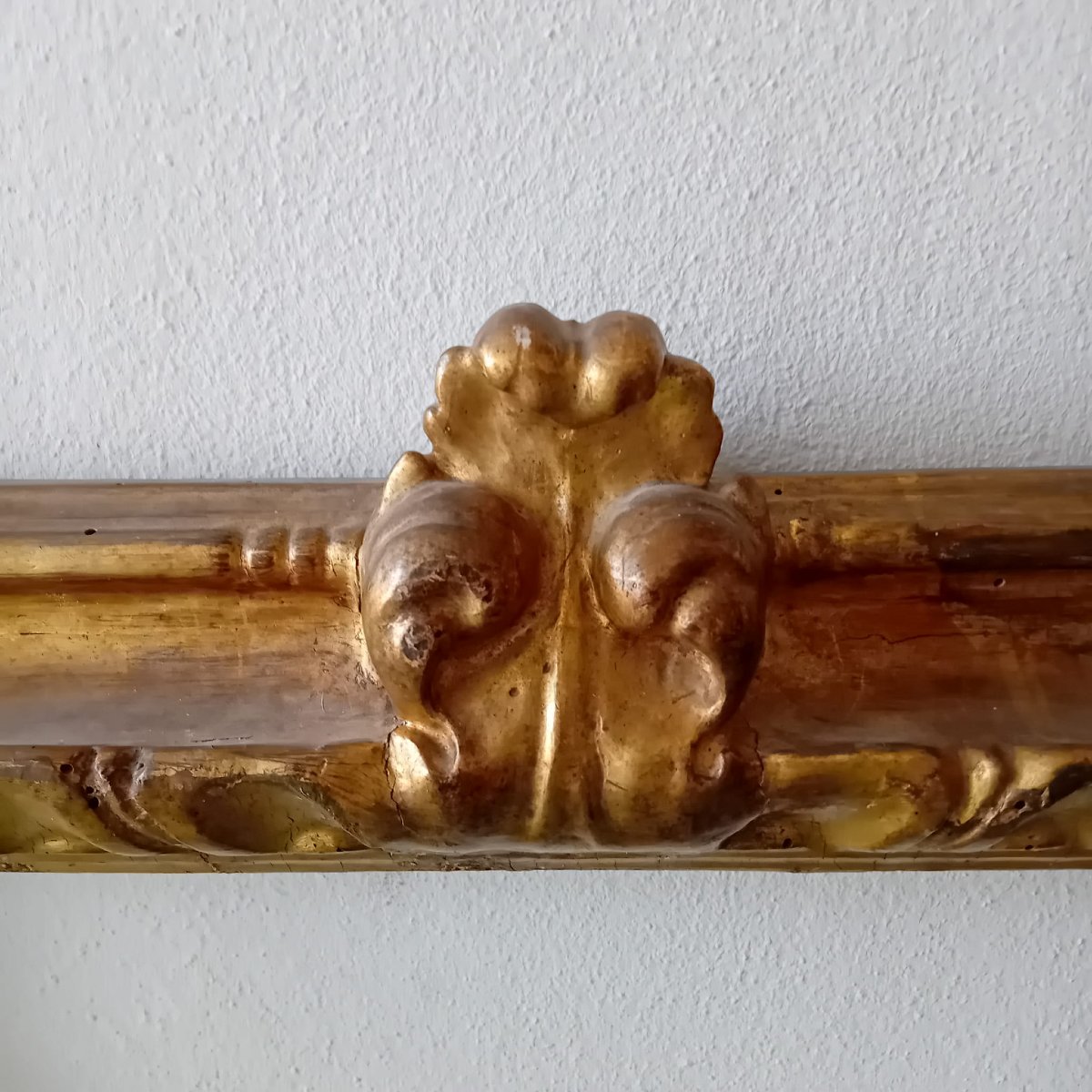 Cornice in legno finemente intagliato e dorato, Toscana sec.XVIII-photo-3