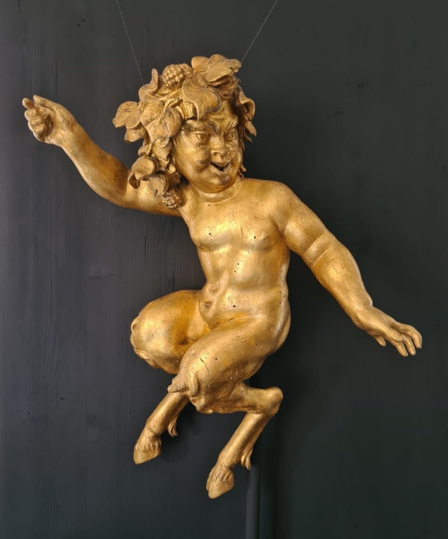 Scultura in legno intagliato e dorato 