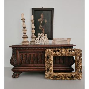 Piccola cassapanca in noce intagliato Emilia XVII secolo 