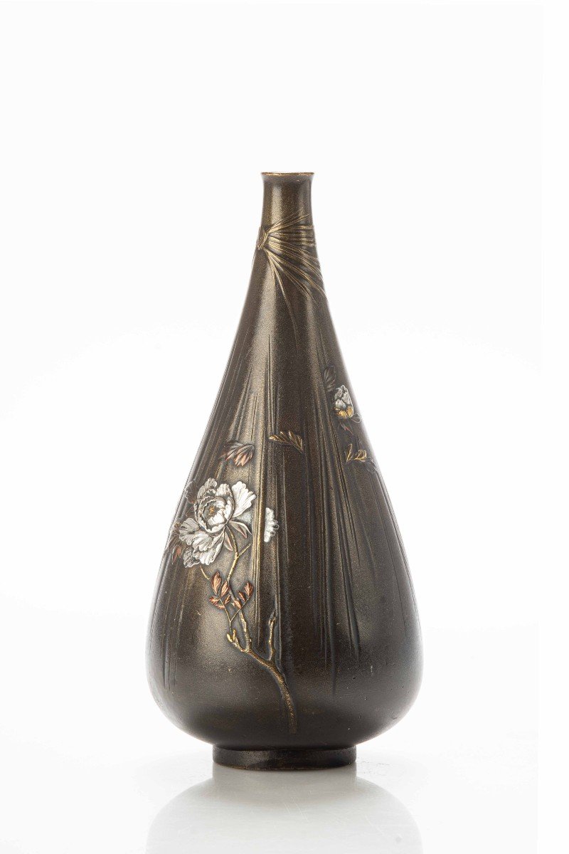Vaso in bronzo a forma di goccia con peonie a rilievo-photo-3