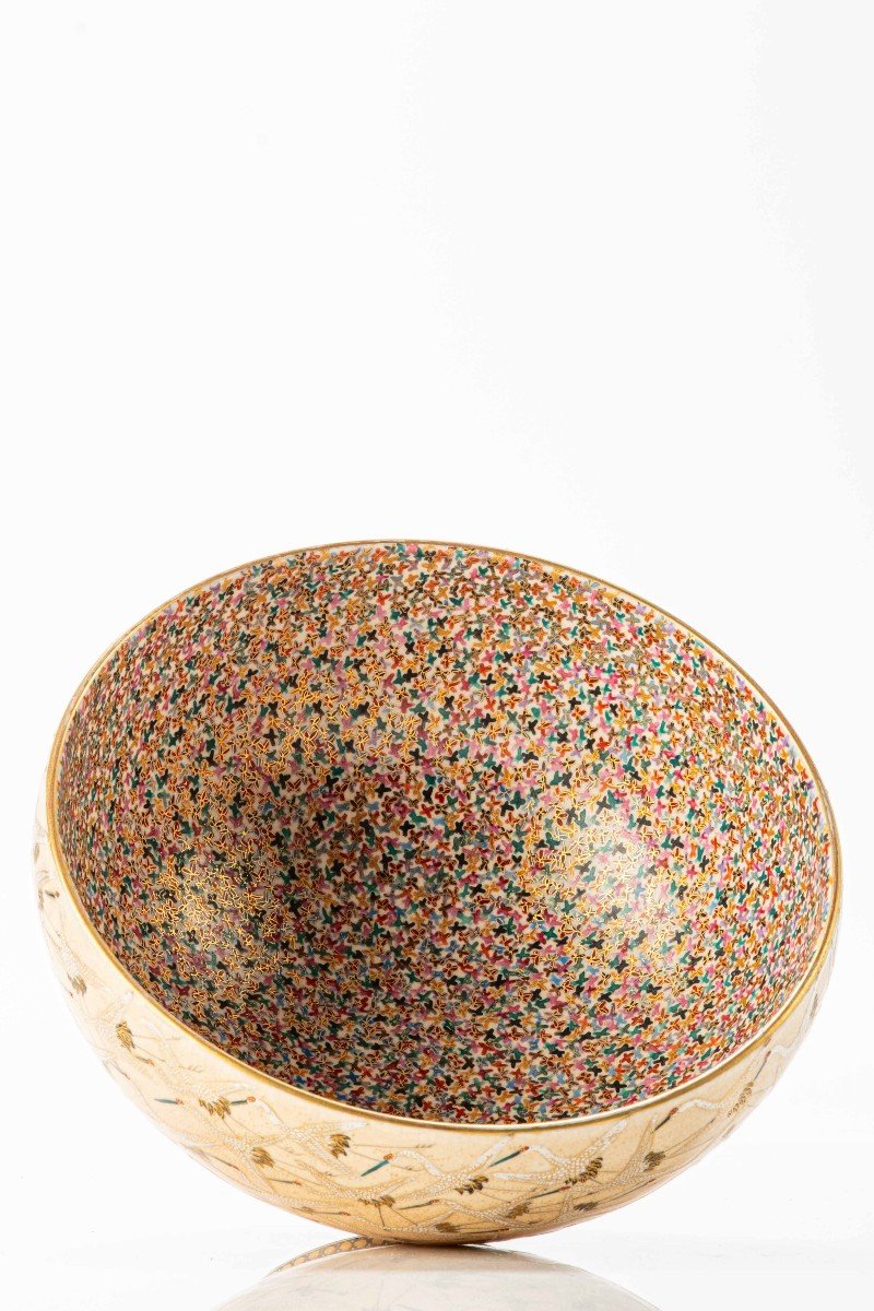 Ciotola in ceramica Satsuma ornata con smalti a rilievo e dettagli in oro -photo-1