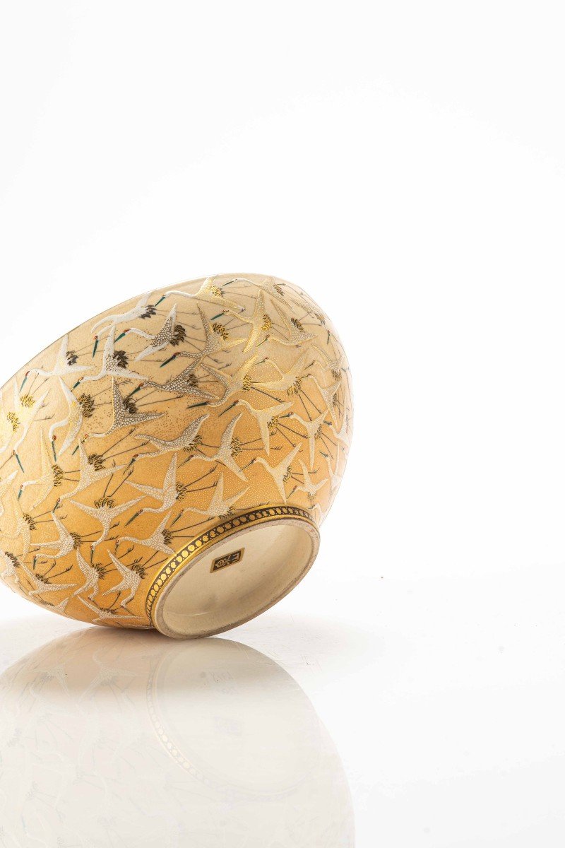 Ciotola in ceramica Satsuma ornata con smalti a rilievo e dettagli in oro -photo-2