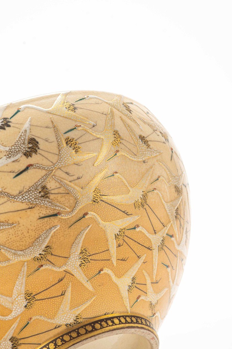 Ciotola in ceramica Satsuma ornata con smalti a rilievo e dettagli in oro -photo-3