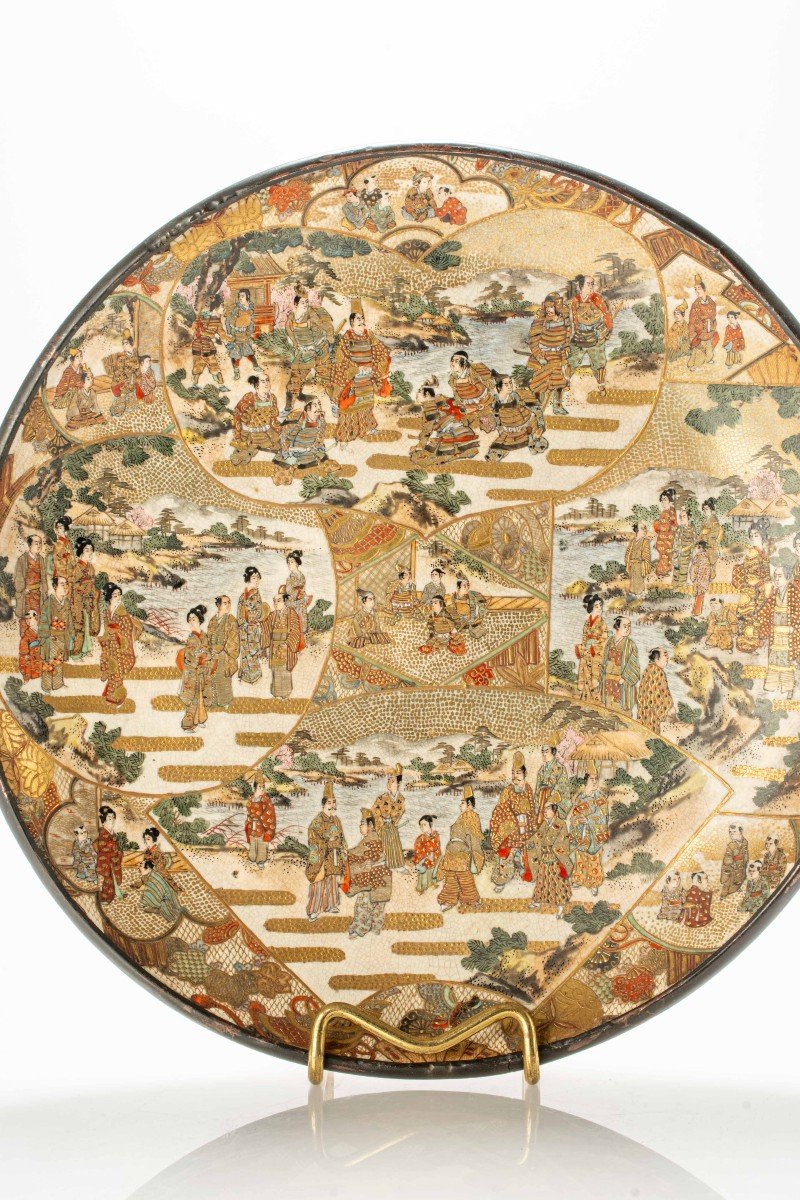 Piatto in ceramica di Satsuma adornato con decorazioni policrome e oro -photo-2
