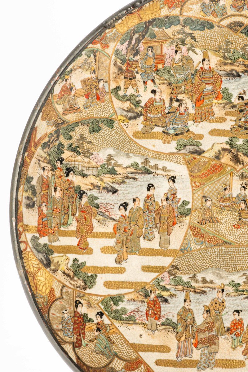 Piatto in ceramica di Satsuma adornato con decorazioni policrome e oro -photo-3