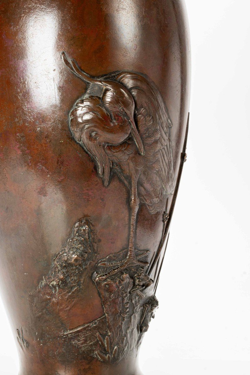 Grande vaso in bronzo raffigurante una garzetta a rilievo-photo-1