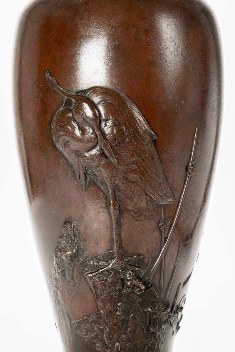 Grande vaso in bronzo raffigurante una garzetta a rilievo-photo-2