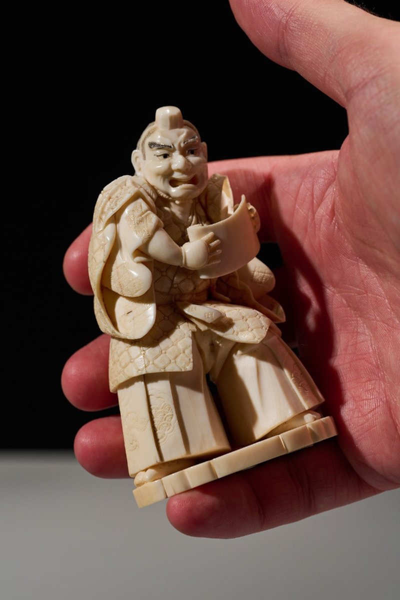 Okimono in avorio raffigurante un attore kabuki -photo-1