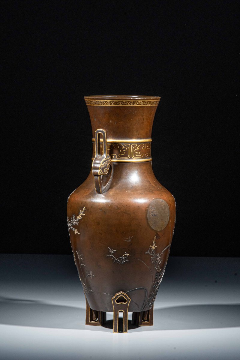 Vaso in bronzo raffigurante un coniglio al chiaro di luna-photo-1
