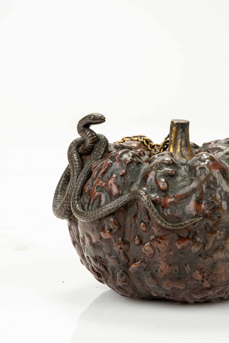 Suiteki in bronzo a forma di zucca con serpente, firmato Masayuki-photo-2