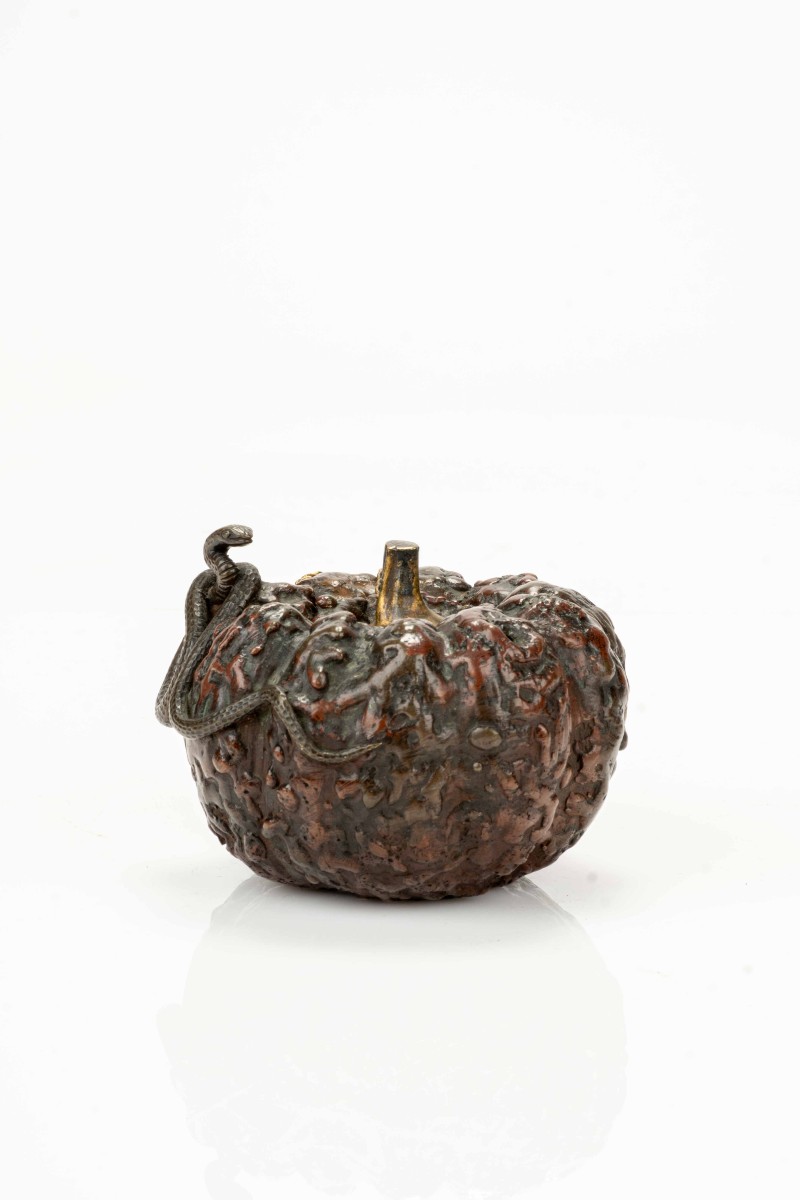 Suiteki in bronzo a forma di zucca con serpente, firmato Masayuki