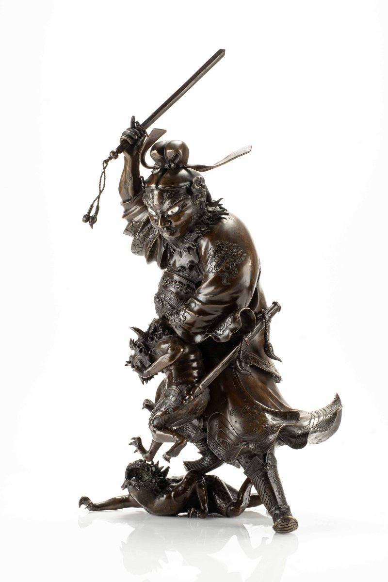 Scultura in bronzo raffigurante Shoki con una coppia di oni-photo-2