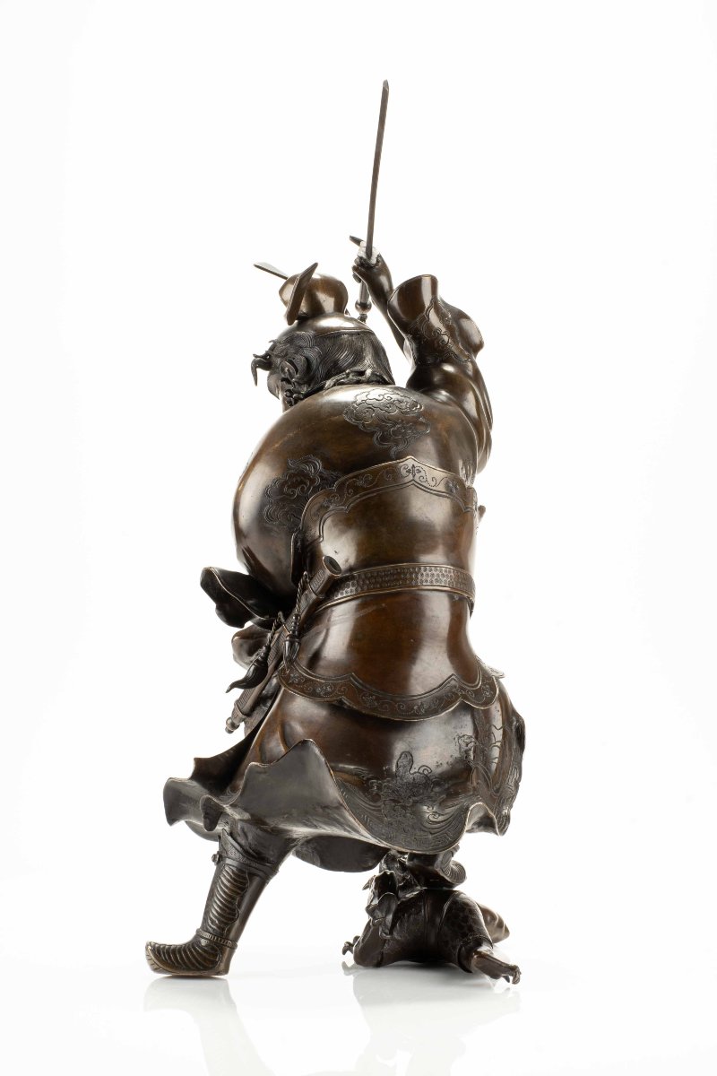 Scultura in bronzo raffigurante Shoki con una coppia di oni-photo-3