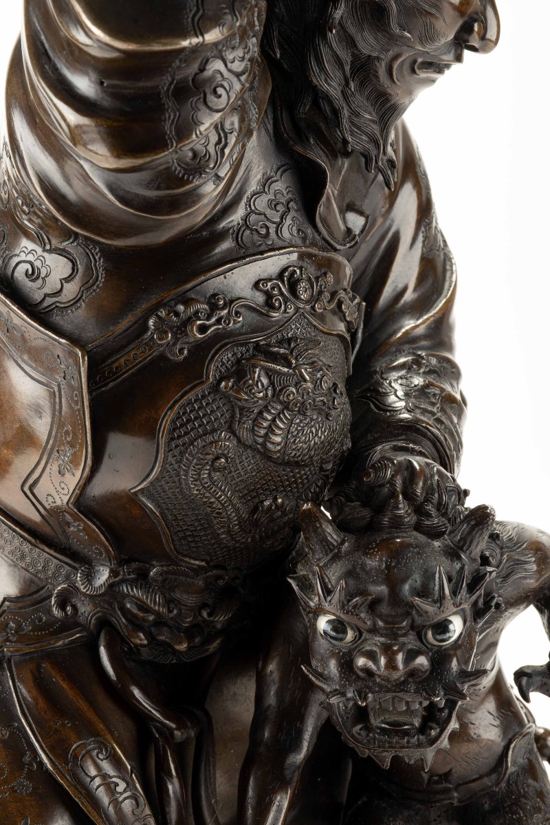 Scultura in bronzo raffigurante Shoki con una coppia di oni-photo-4