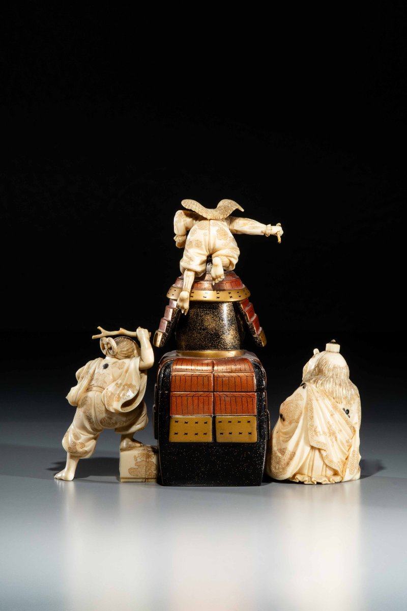 Okimono-scatola in lacca e avorio raffigurante un’armatura da samurai-photo-3