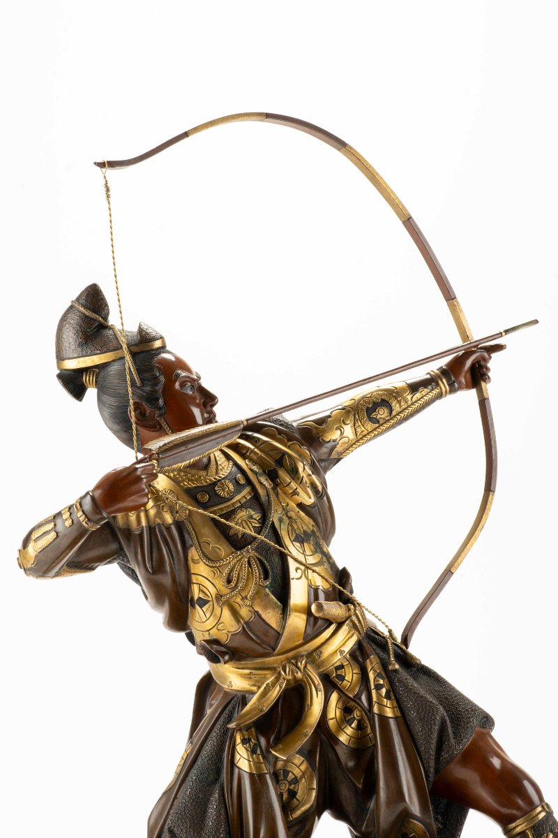 Okimono in bronzo raffigurante un samurai con arco, firmato Yoshimitsu -photo-2