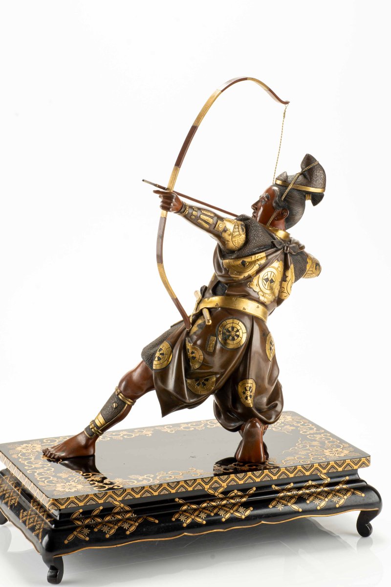 Okimono in bronzo raffigurante un samurai con arco, firmato Yoshimitsu -photo-4