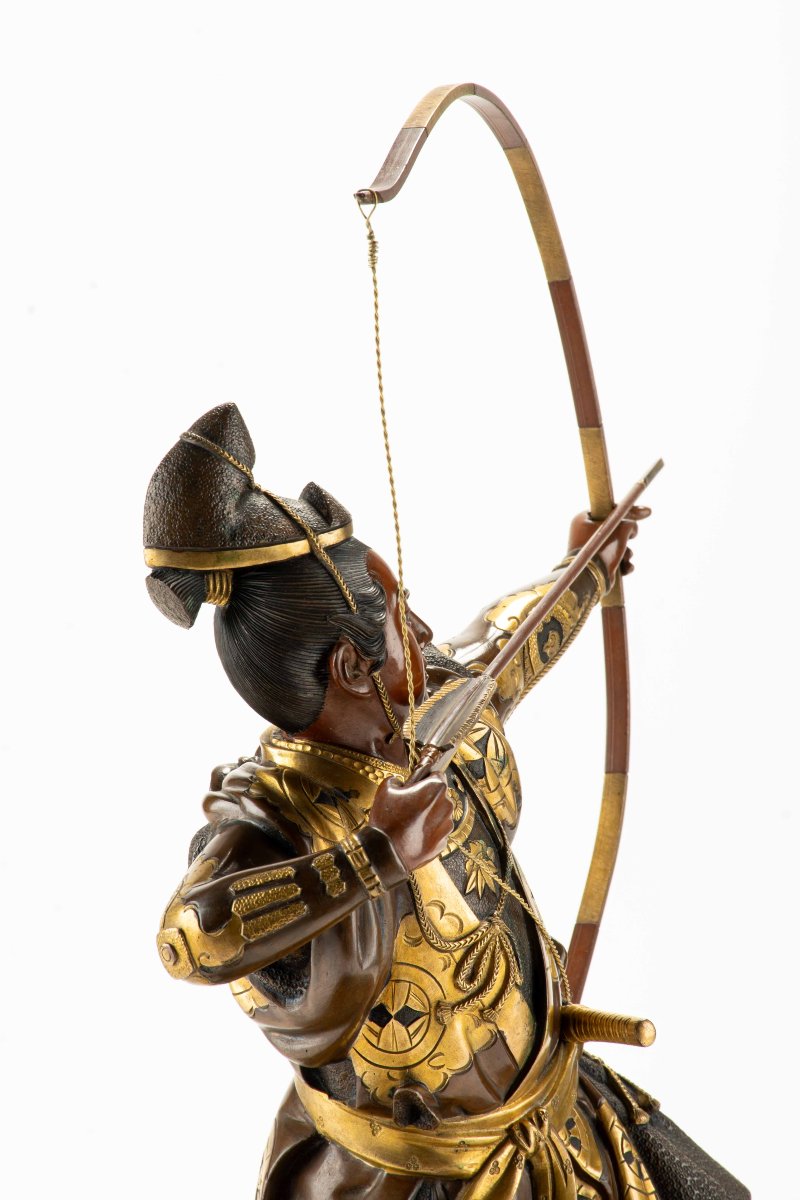 Okimono in bronzo raffigurante un samurai con arco, firmato Yoshimitsu -photo-5