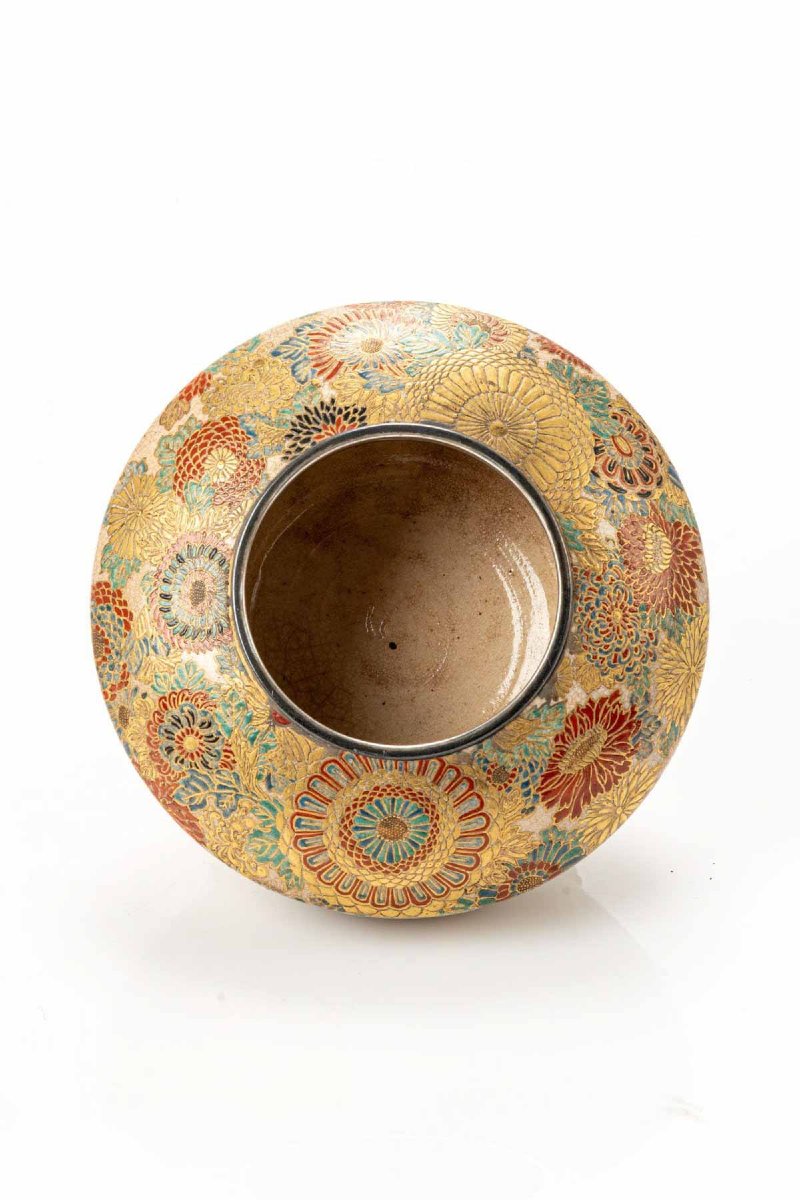 Koro giapponese in ceramica Satsuma Gosu blue decorato con crisantemi-photo-1