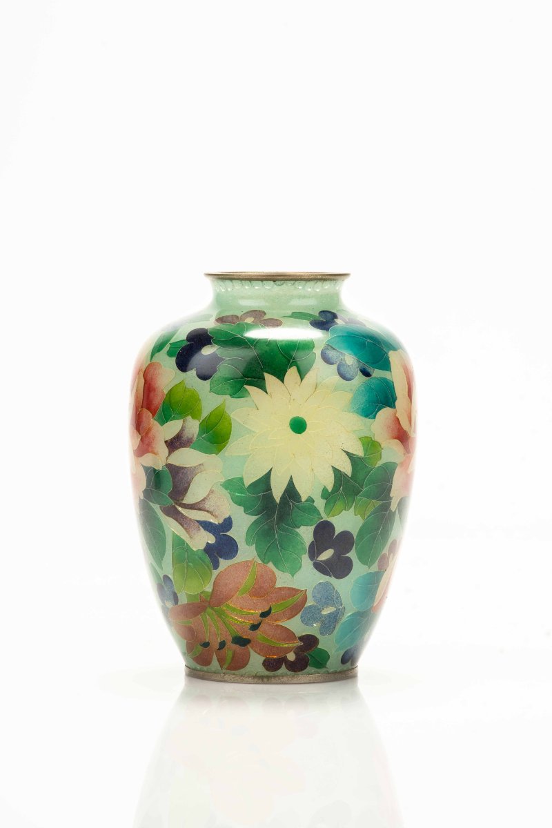 Vaso giapponese plique-à-jour decorato con fiori policromi su fondo verde chiaro-photo-4