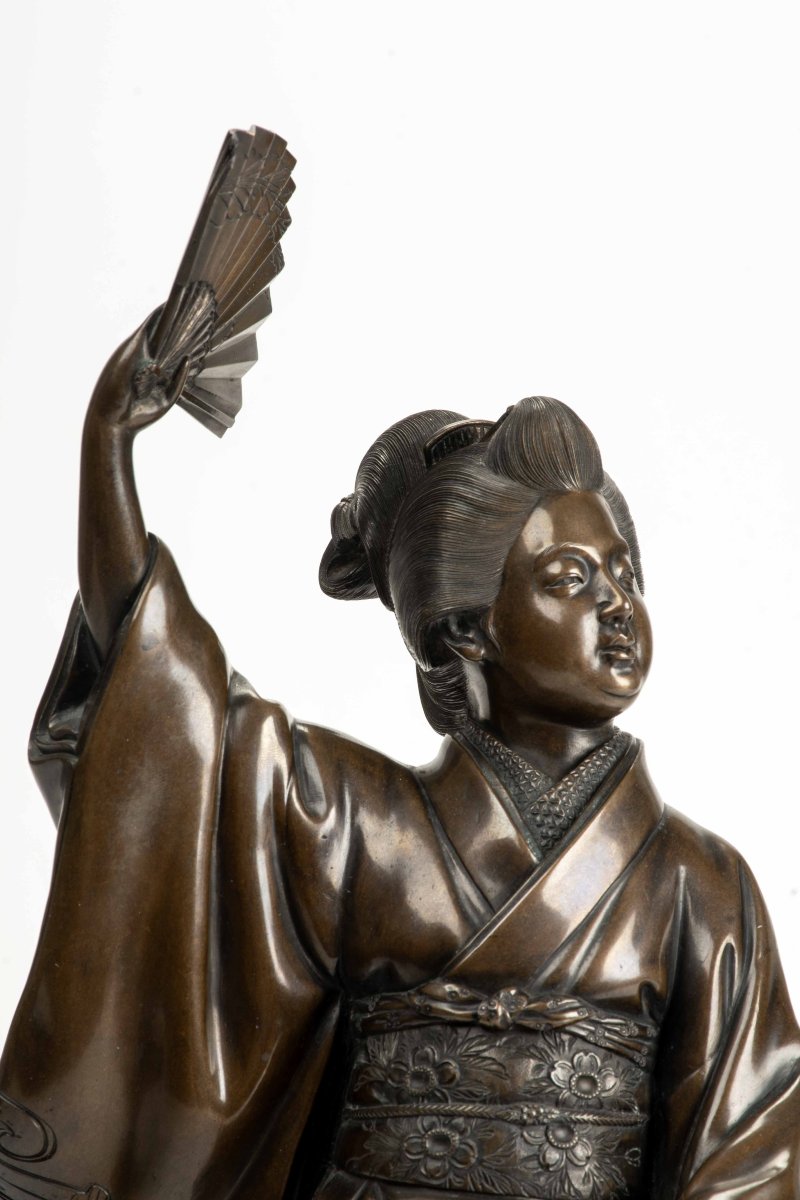 Scultura giapponese in bronzo raffigurante una danzatrice con ventaglio-photo-1