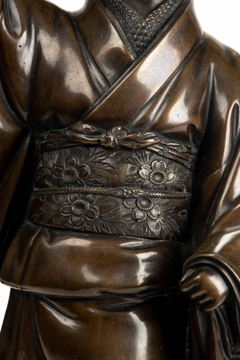 Scultura giapponese in bronzo raffigurante una danzatrice con ventaglio-photo-2