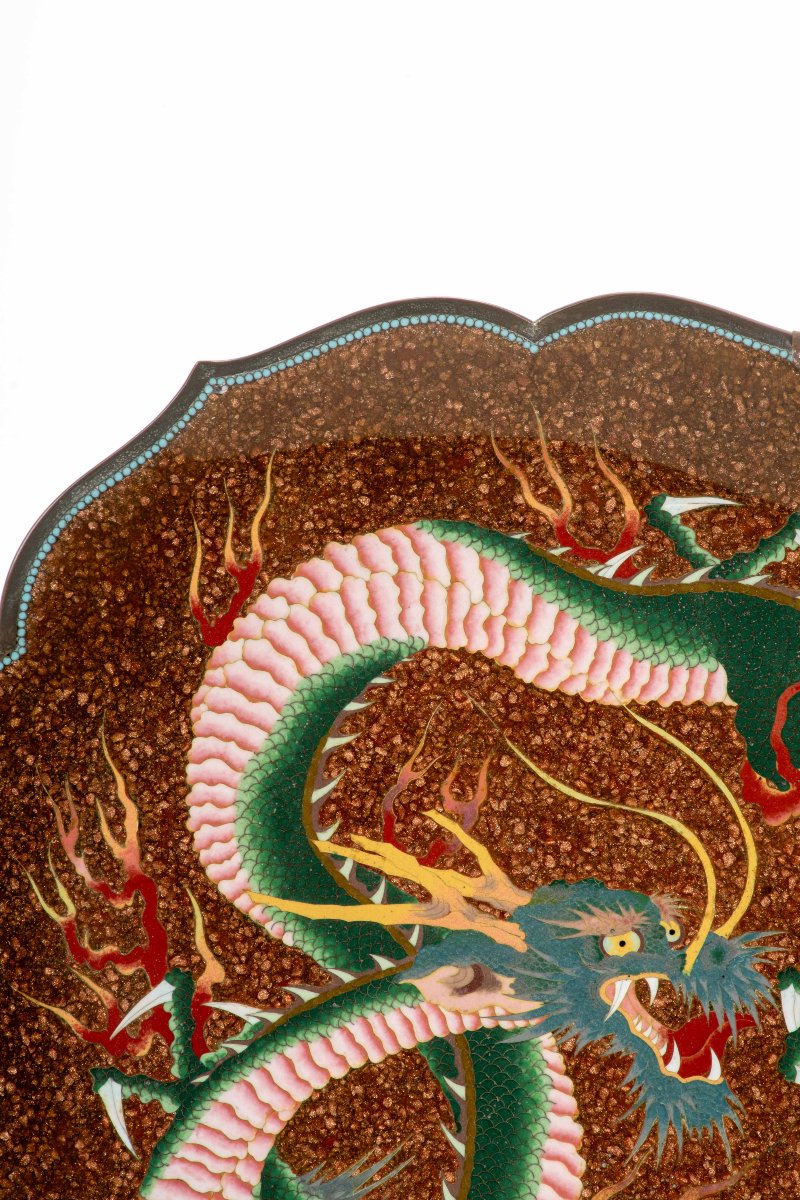 Piatto lobato in smalto cloisonné raffigurante un drago Ryu-photo-3