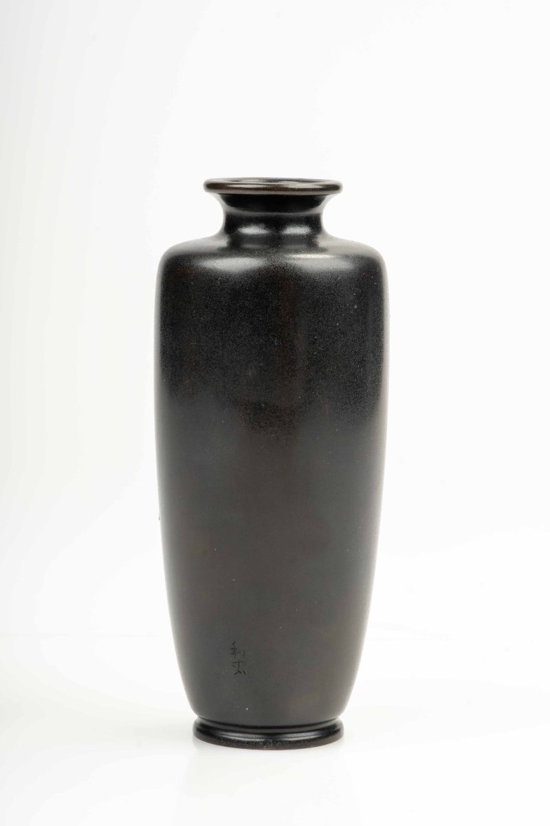 Vaso in bronzo raffigurante un gallo onagadori su un ramo di pruno, firmato Kuroda Company-photo-3
