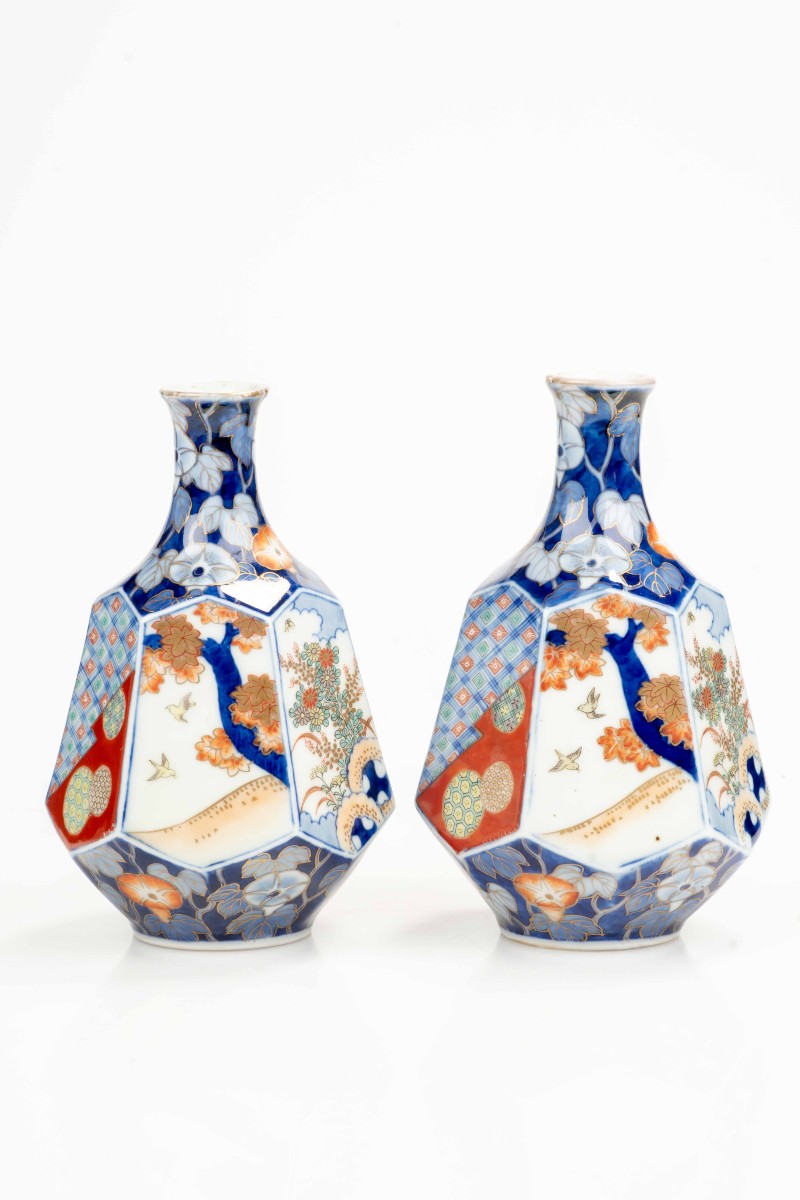 Coppia di vasi Arita in porcellana Imari con marchio Fukagawa