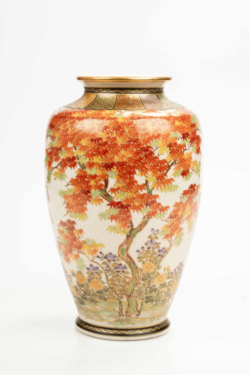 Grande vaso satsuma decorato con un albero di acero